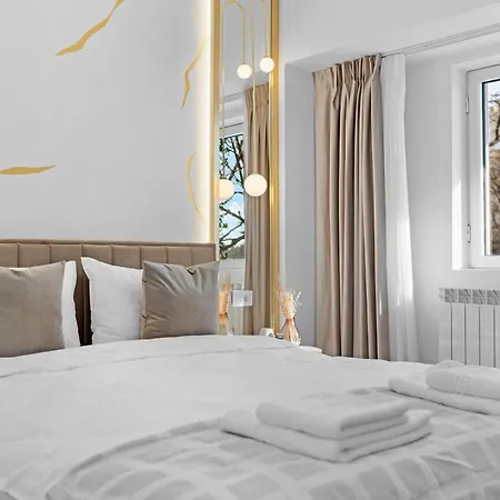 Hi-lux Parliament With Amazing View