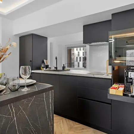 Hi-lux Parliament With Amazing View *